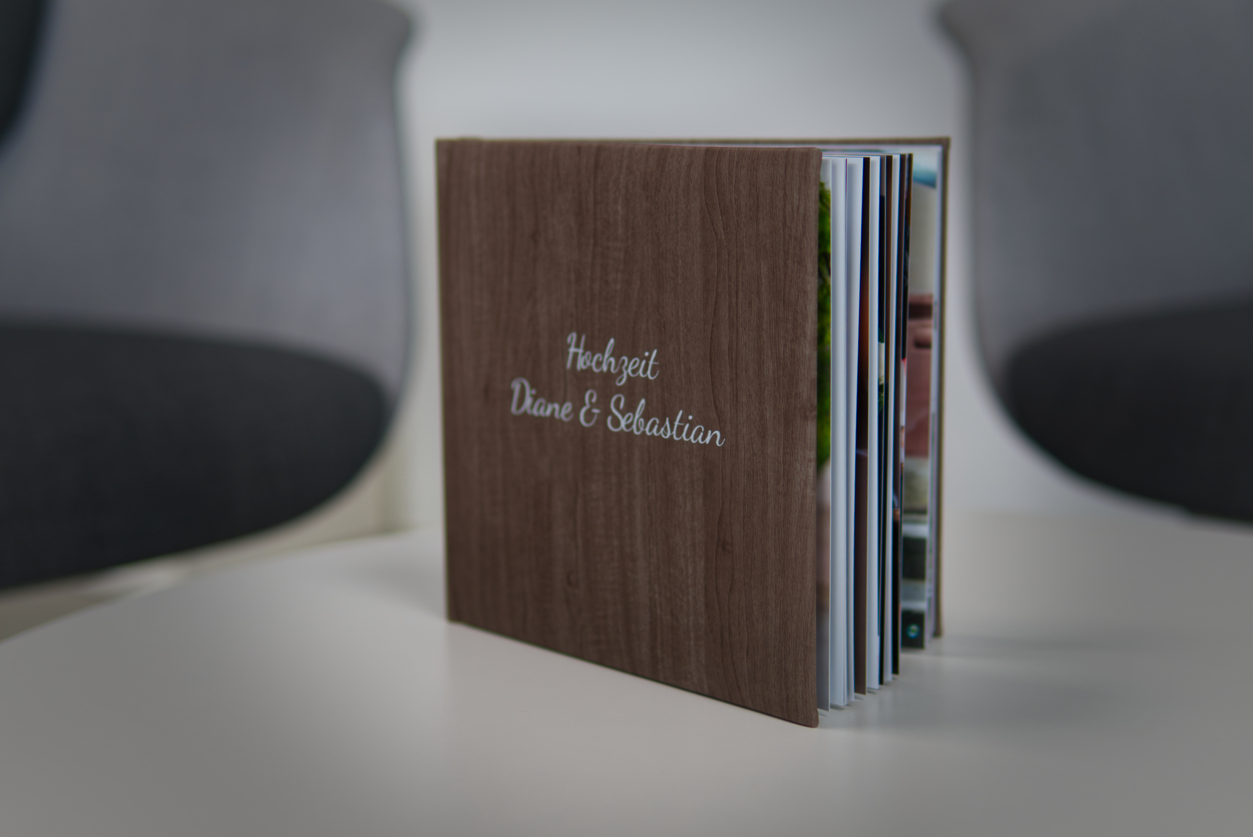 Fotograf in Kronberg - Hochzeit Fotobuch & Album mit edelen Materialen als Geschenk zur Hochzeit vom Fotografen designed
