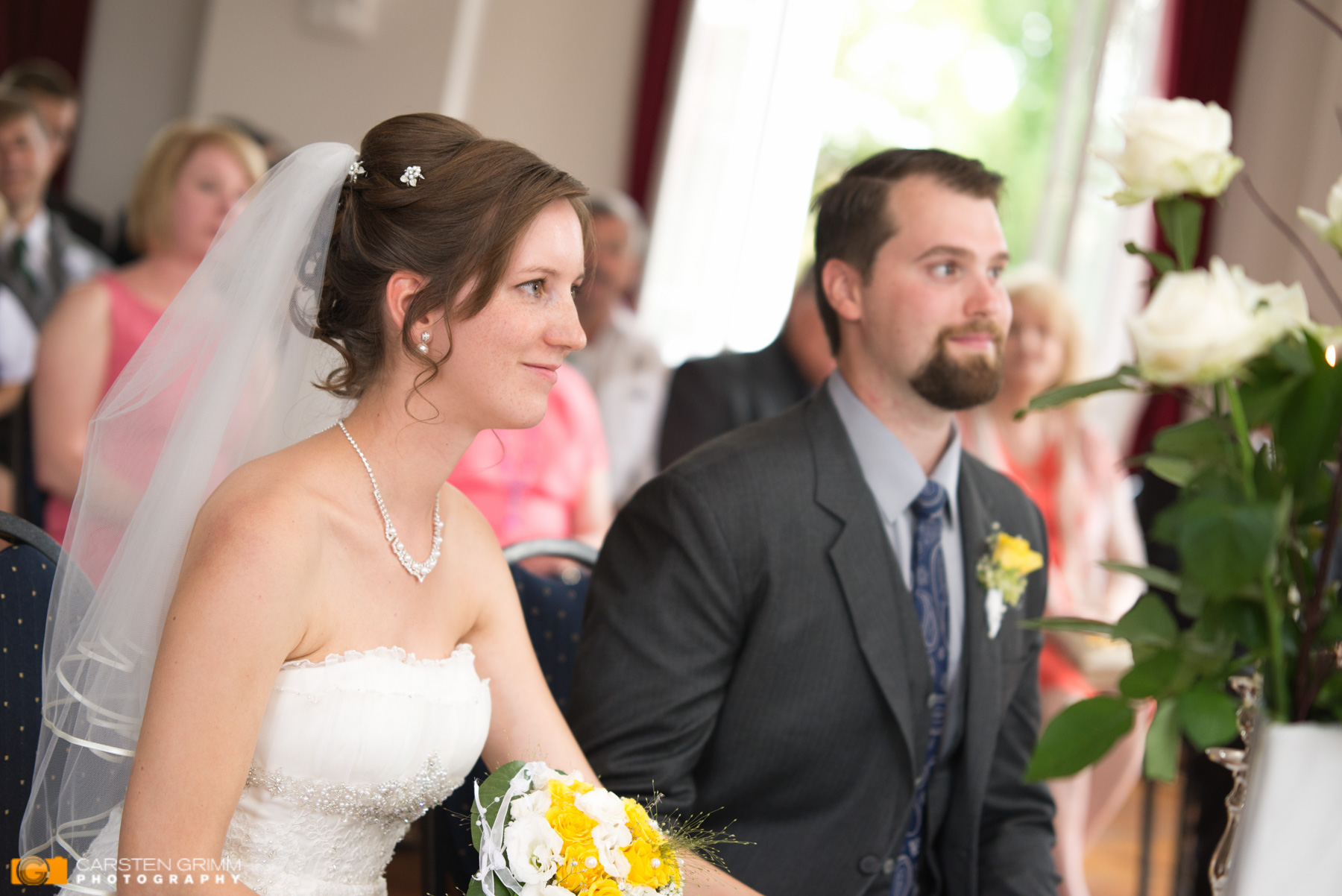 Fotograf in Kronberg - Hochzeitsfeier mit Braut und Bräutigam in der Kirche