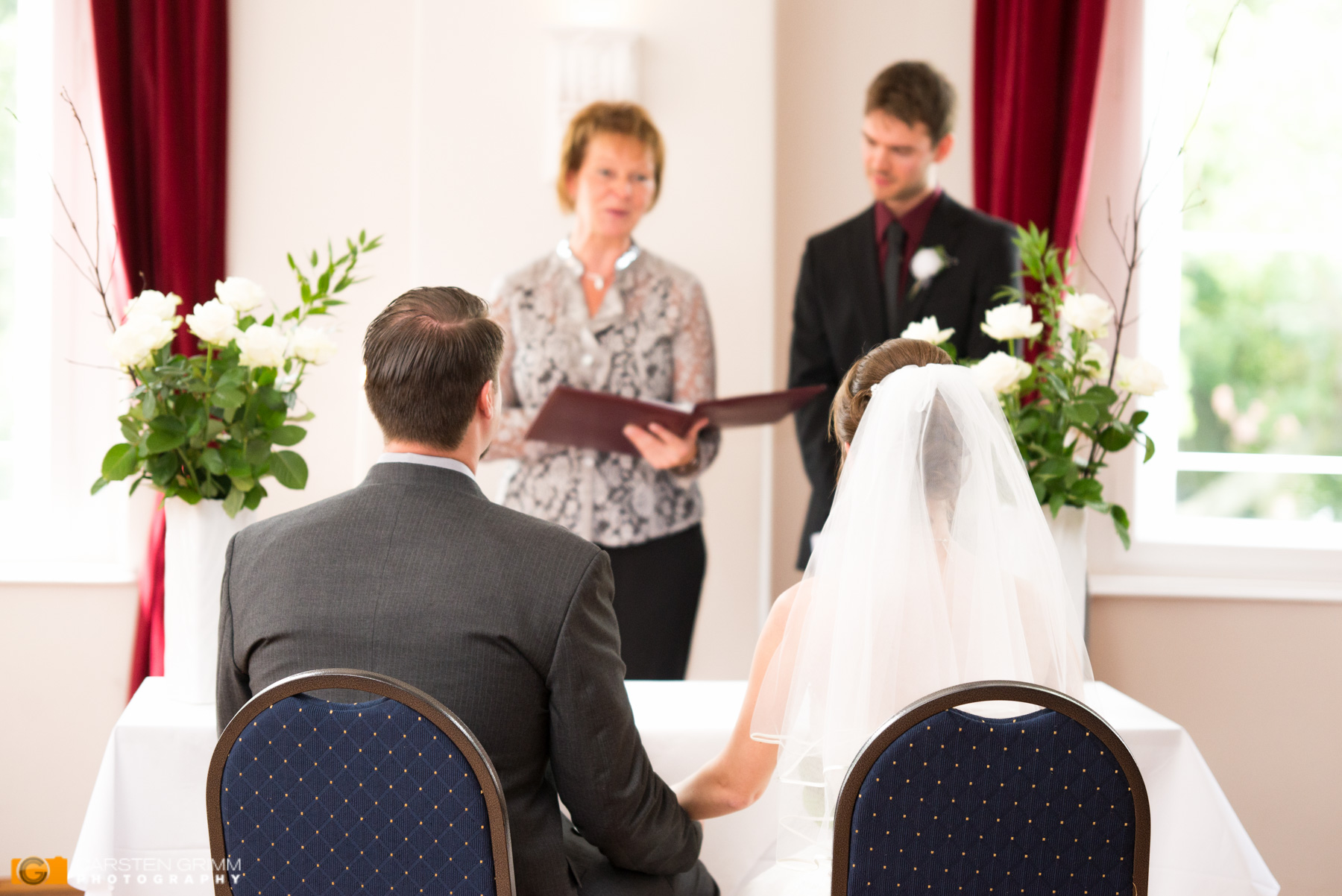 Fotograf in Kronberg - Hochzeitsfeier im Standesamt der Altstadt in Kronberg - Feier & Trauung
